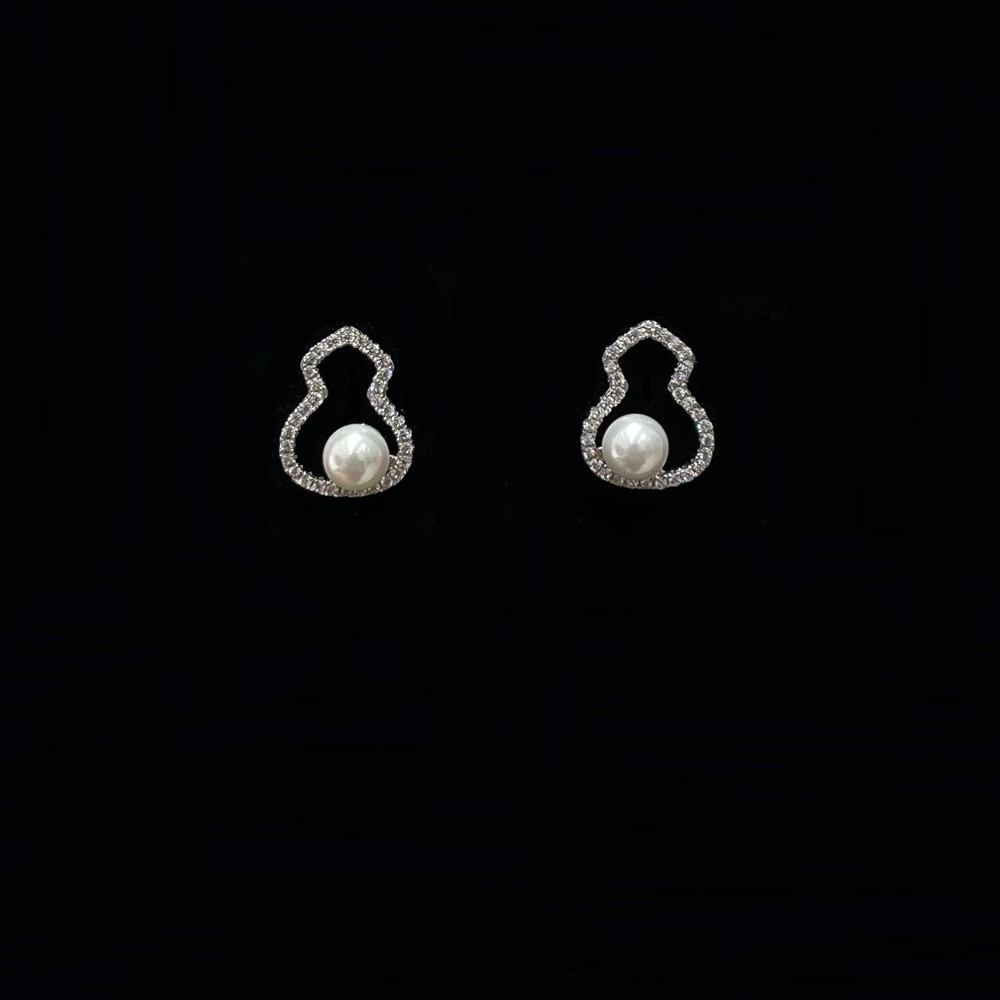 925 Silver 5mm Pearl Gourd Stud Earrings