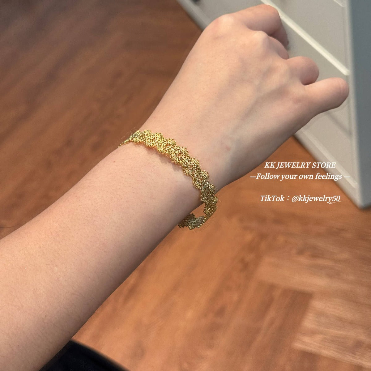 Court style crown ring hollow lace bracelet ring