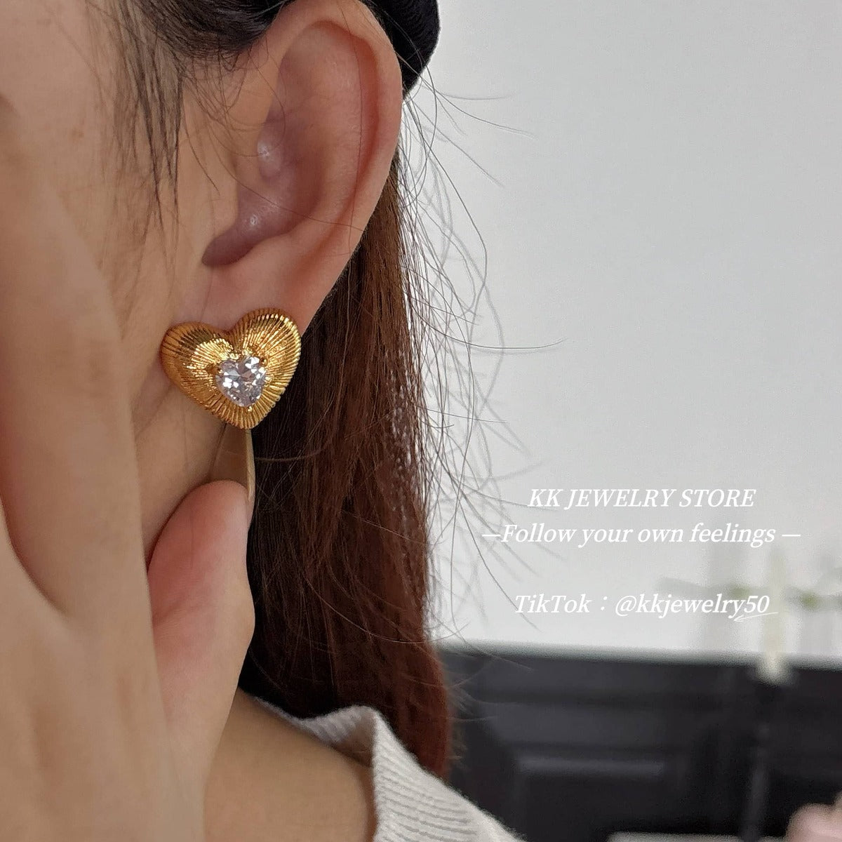 Textured Flash Diamond Love Stud Earrings 925 Silver Needle