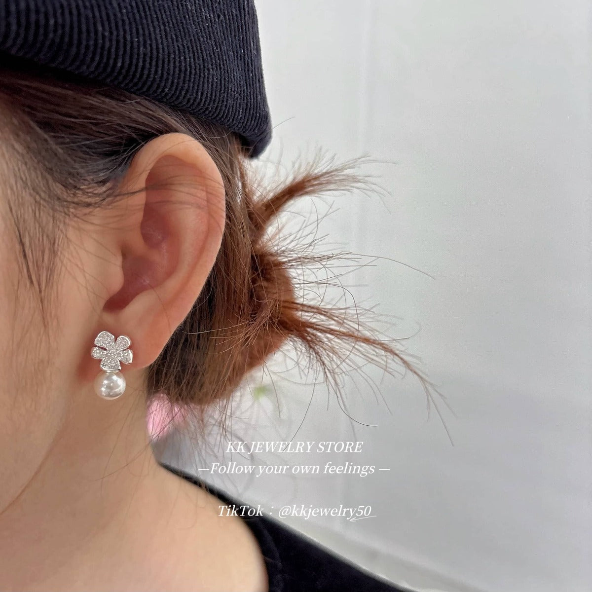 S925 Sterling Silver Petal Pearl Stud Earrings