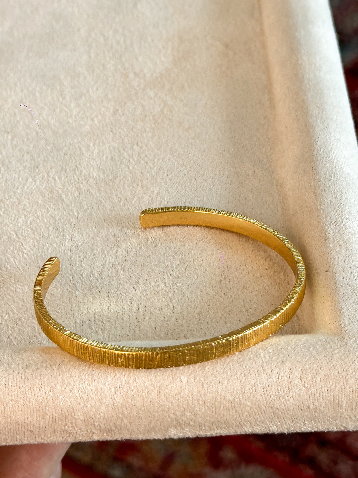 السوار الأزرق الماس العمودي على نطاق واسع نصف سوار نصف (نسخة ذهبية)