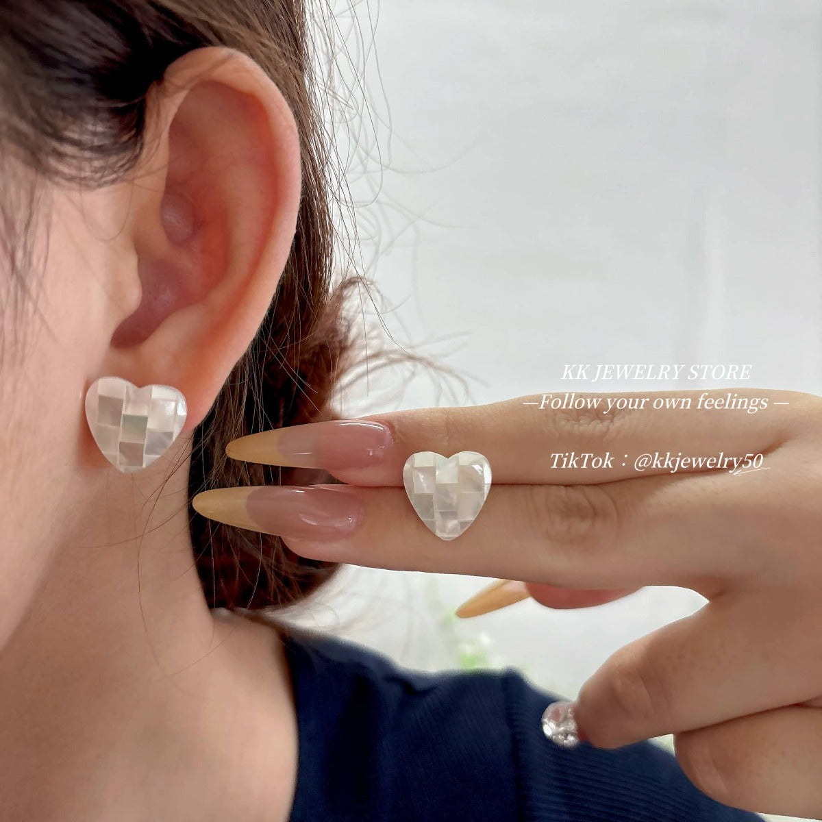 White Fritillary splicing love stud earrings