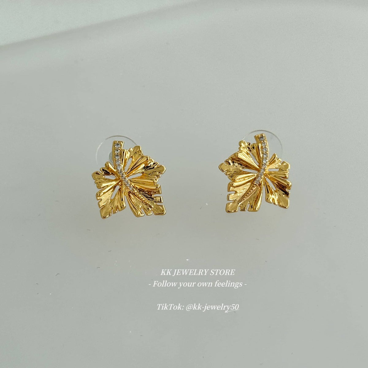 925 Silver Needle Atmospheric Maple Leaf Earrings