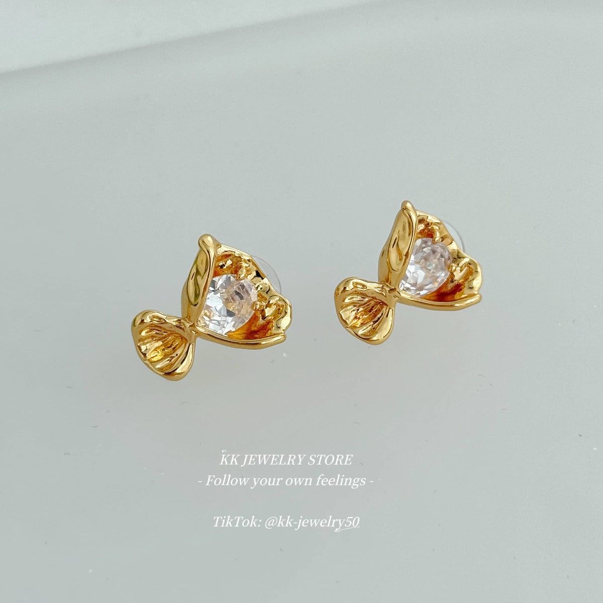 Wrinkled Hand Bouquet Candy Stud Earrings