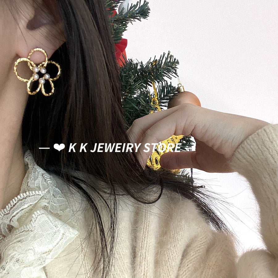 Cut-out Flower Stud Earrings