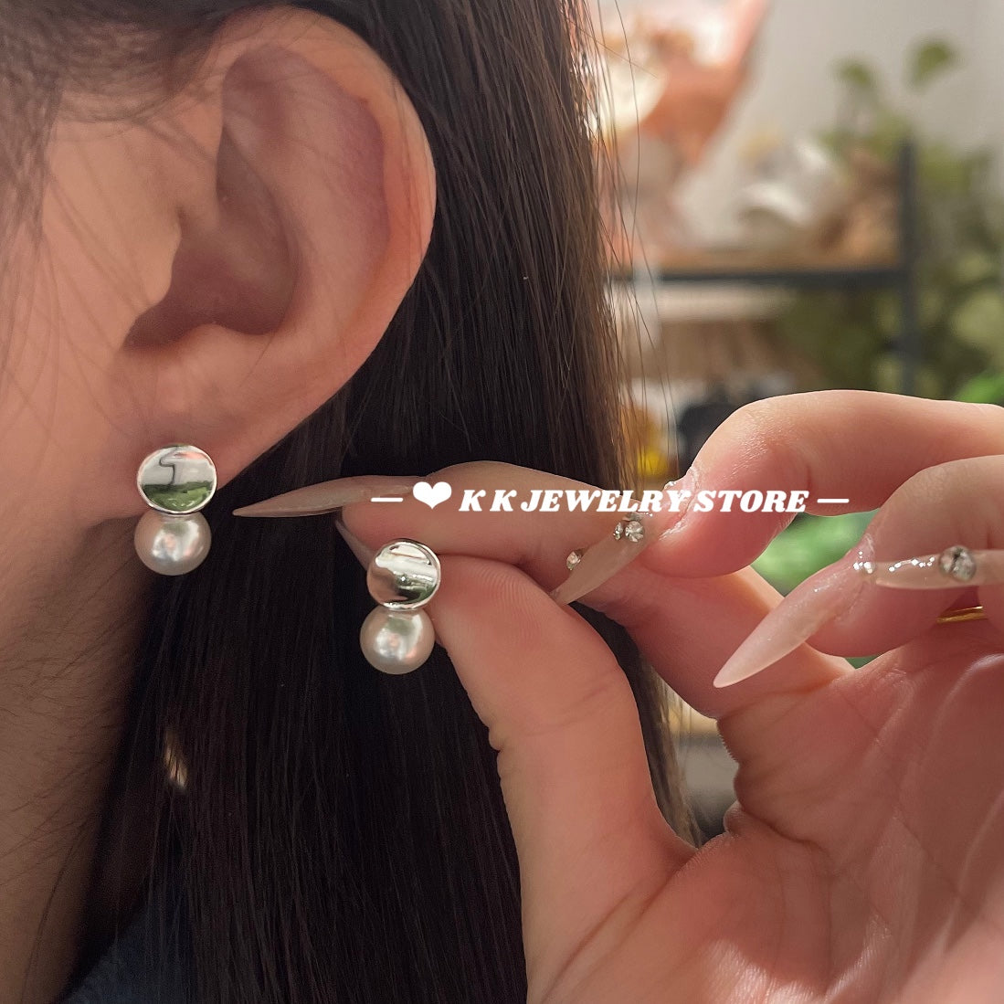 Artificial Gray Pearl Curved Stud Earrings