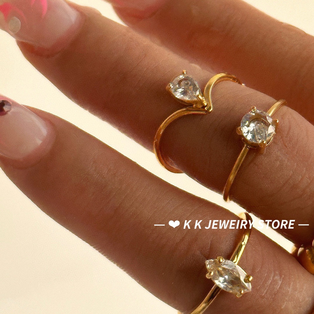 18K الذهب الحقيقي المجلفن على شكل V حلقة تصميم الزركونيا