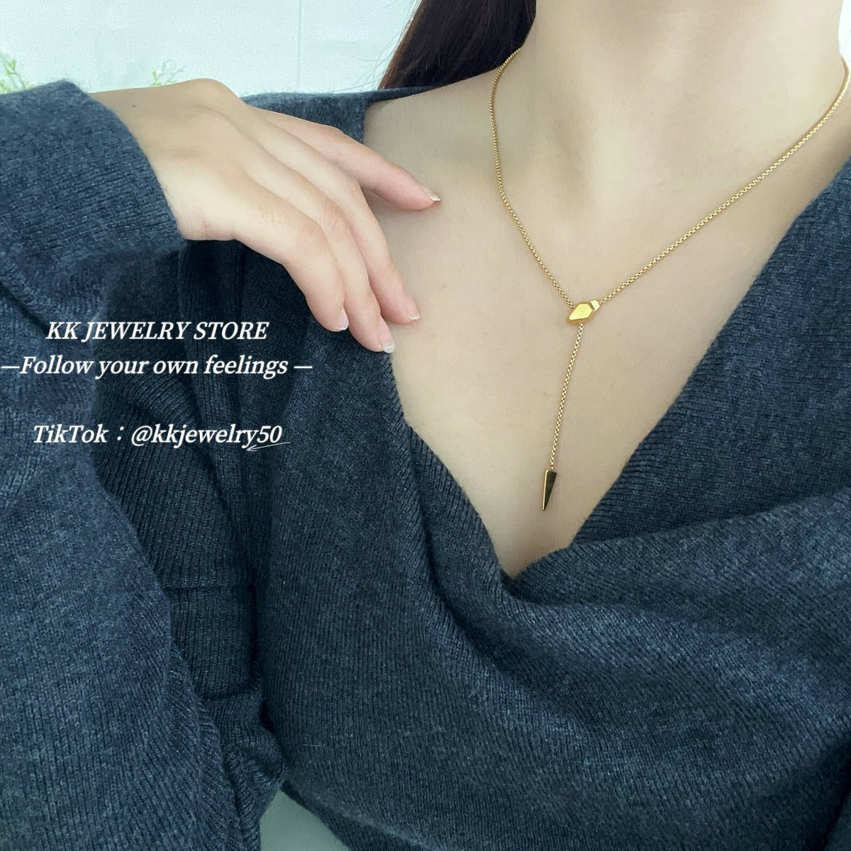 Drawable snake bone necklace