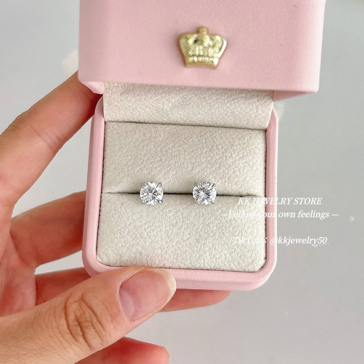 S925 Silver Classic 8mm Round Minimalist High Carbon Diamond Stud Earrings