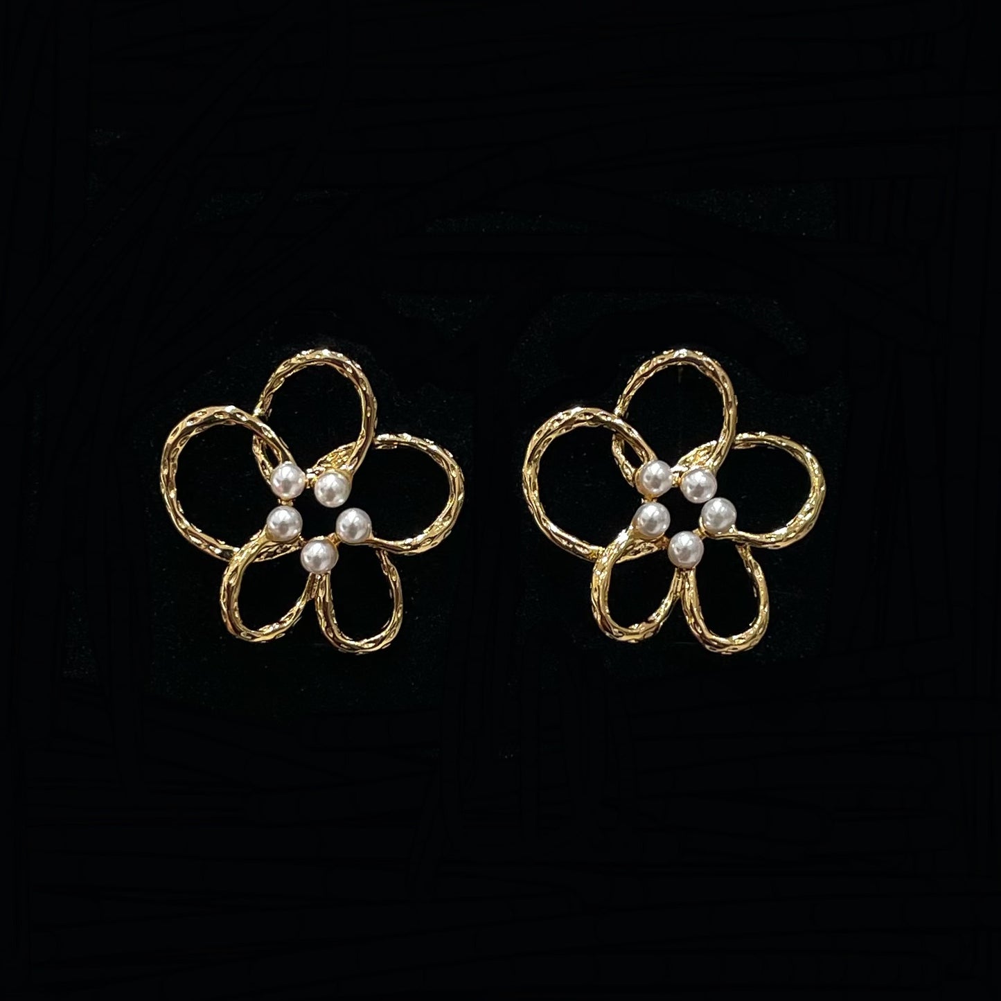 Cut-out flower stud earrings