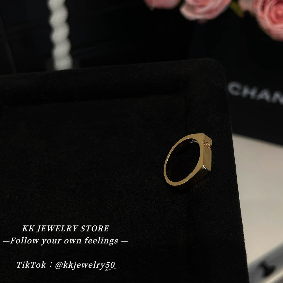 High texture cut line ring