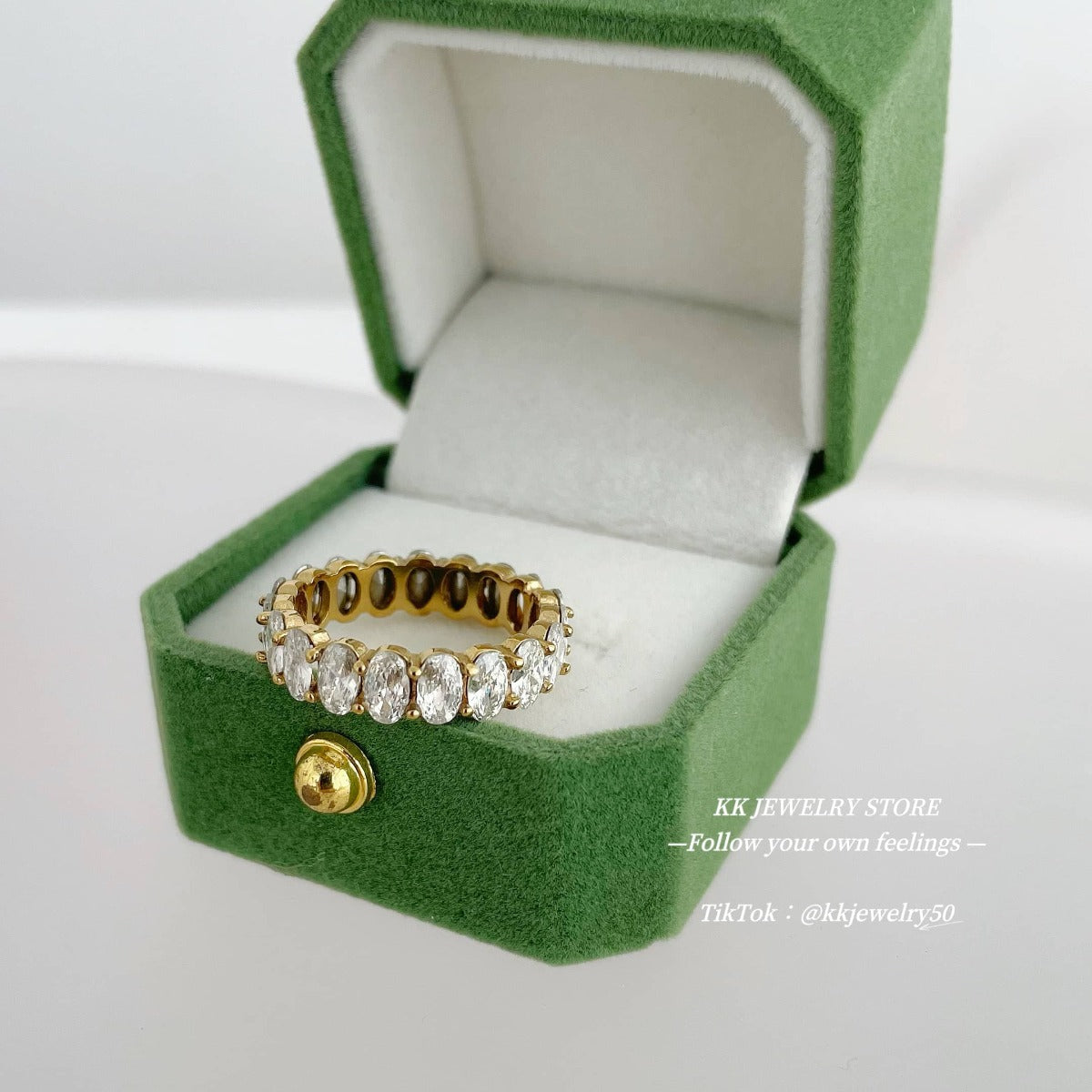 Oval full diamond ring