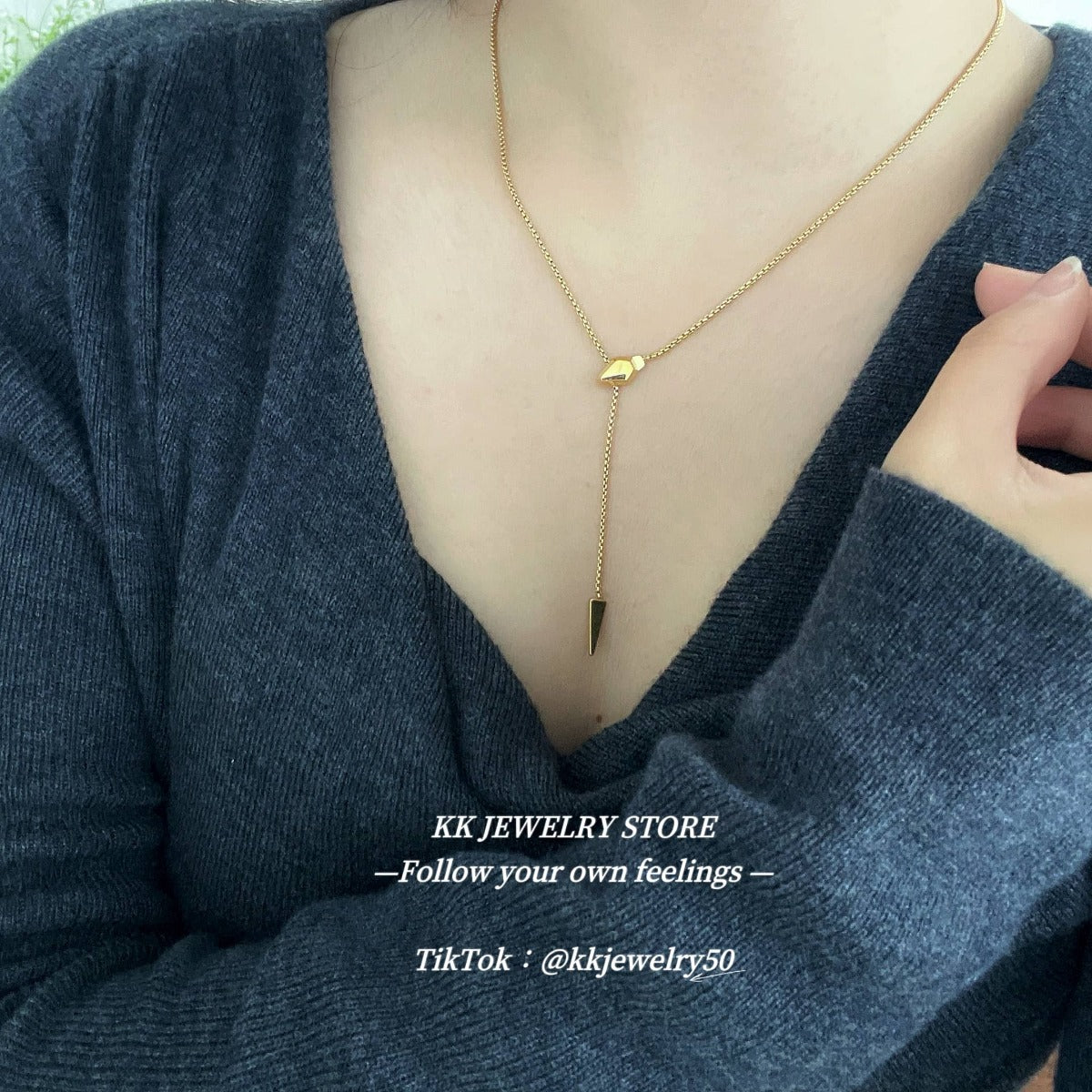 Drawable snake bone necklace