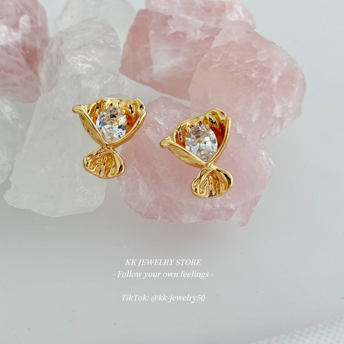 Wrinkled Hand Bouquet Candy Stud Earrings