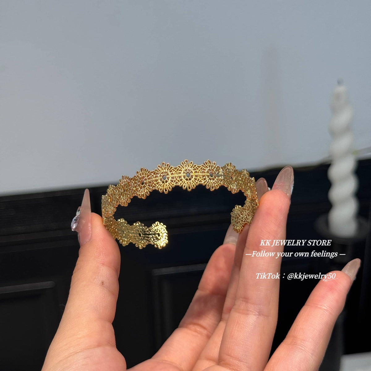 Court style crown ring hollow lace bracelet ring