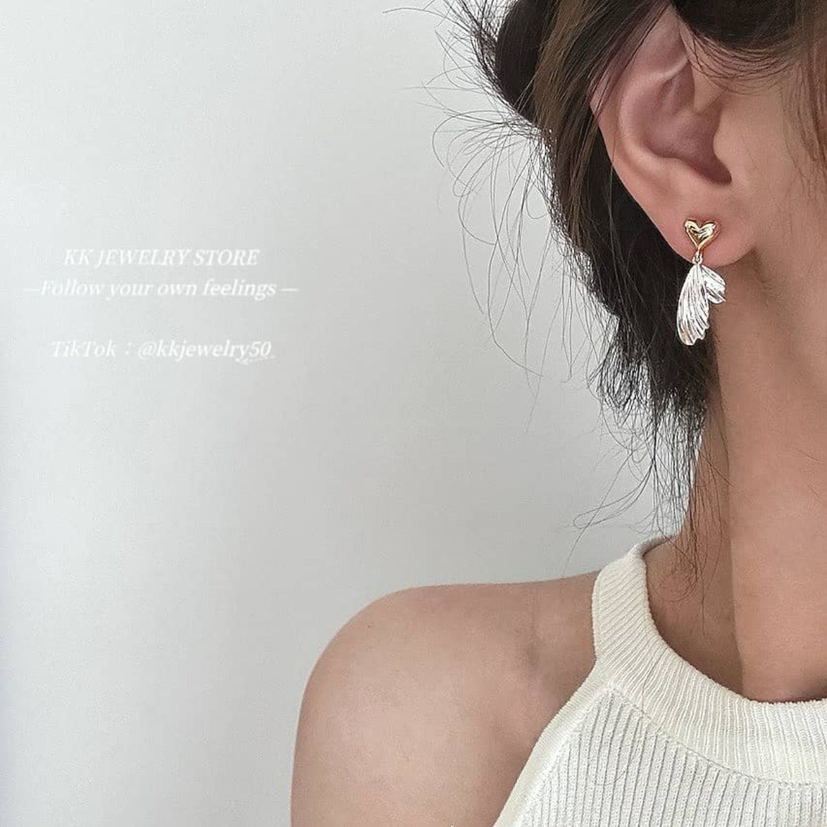 Premium love feather stud earrings