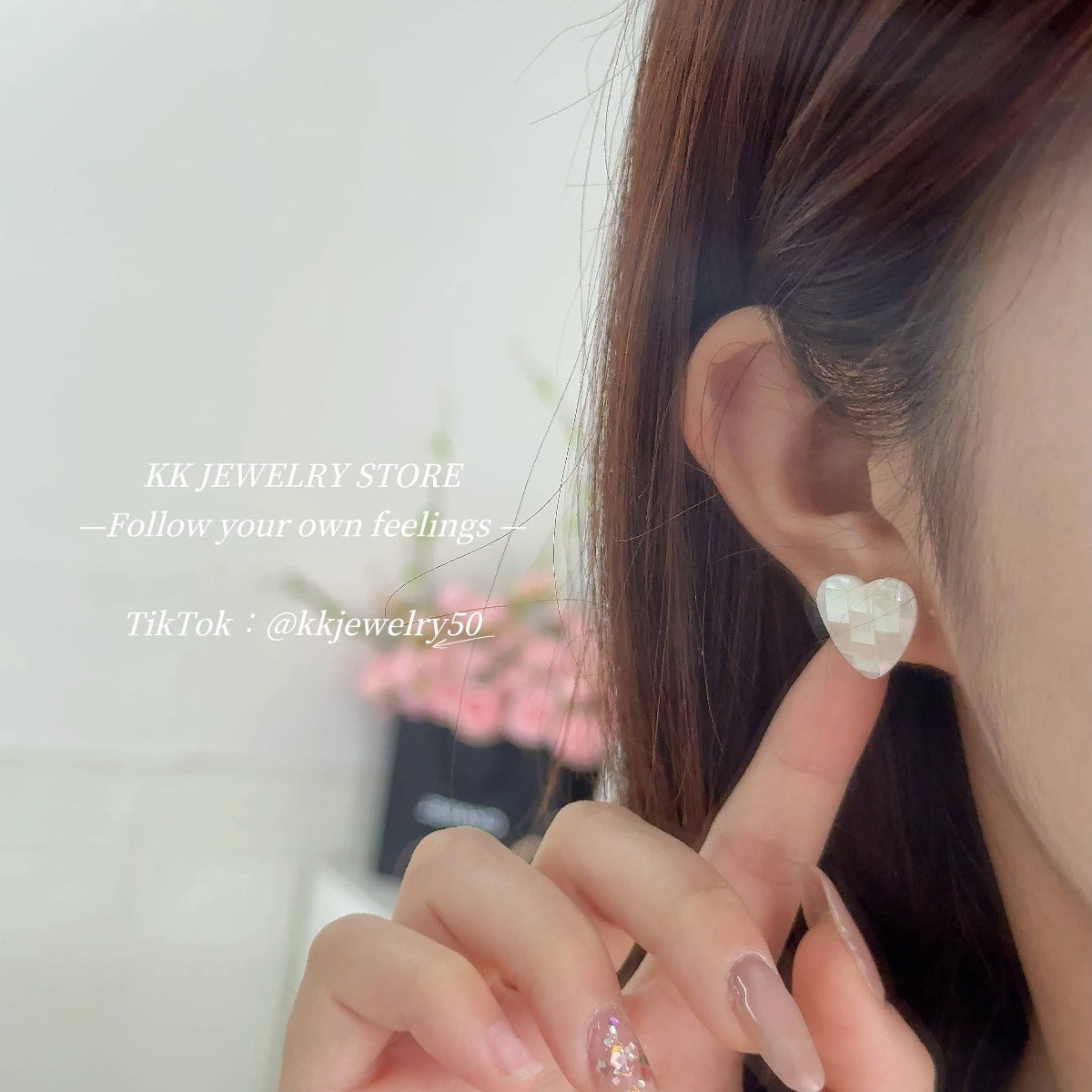 White Fritillary splicing love stud earrings