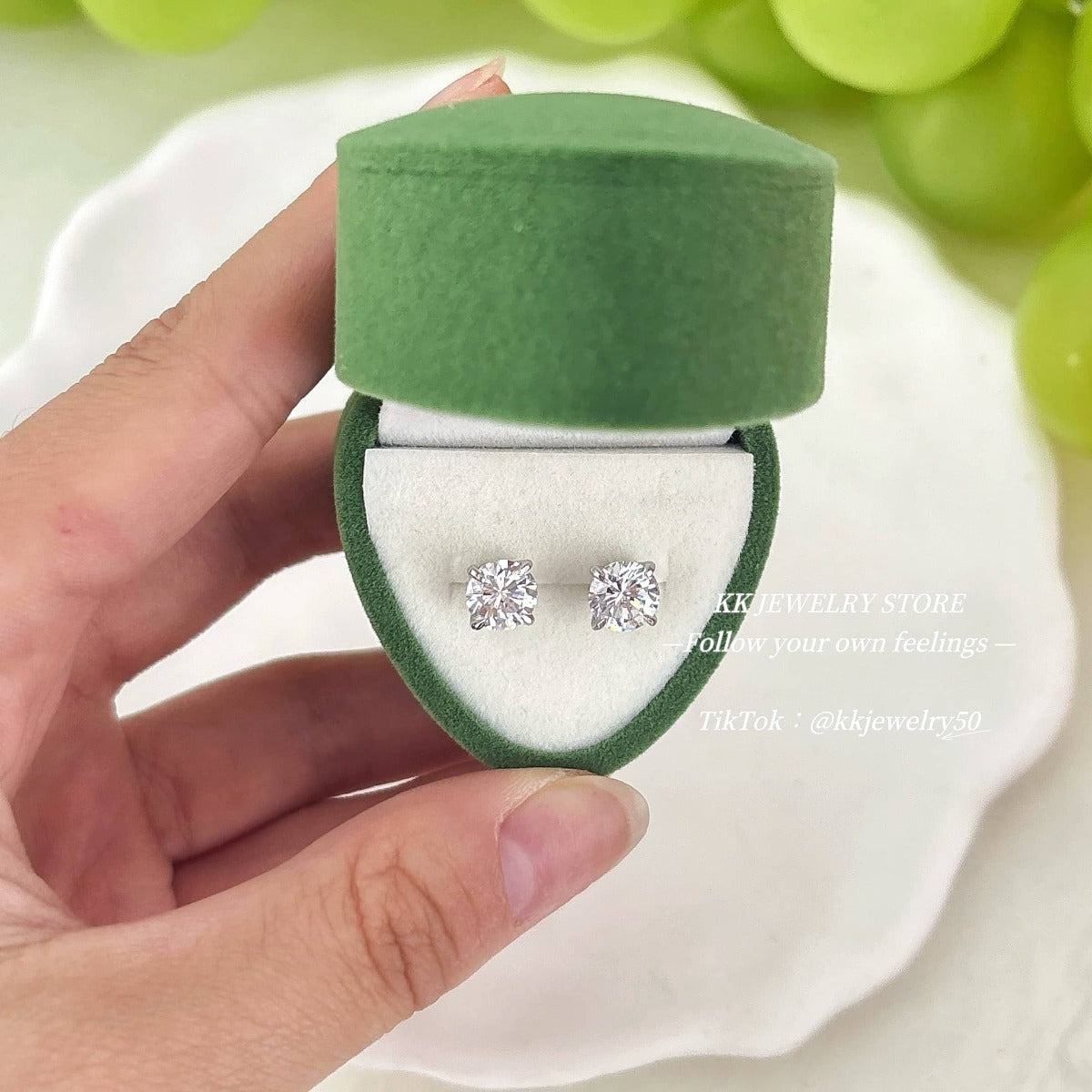 S925 Silver Classic 8mm Round Minimalist High Carbon Diamond Stud Earrings