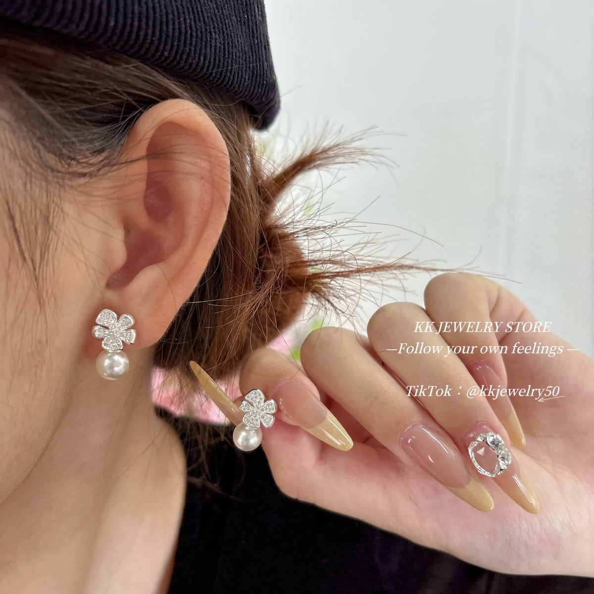 S925 Sterling Silver Petal Pearl Stud Earrings