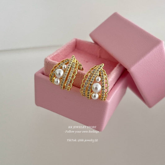 Diamond gold pearl earrings