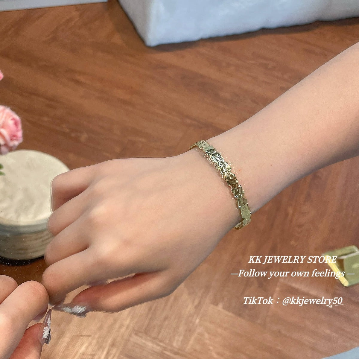 Irregular pleated open bracelet