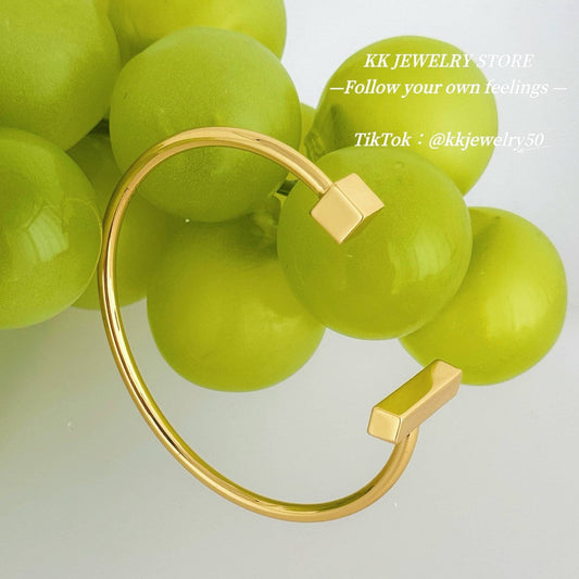 Geometric design bracelet