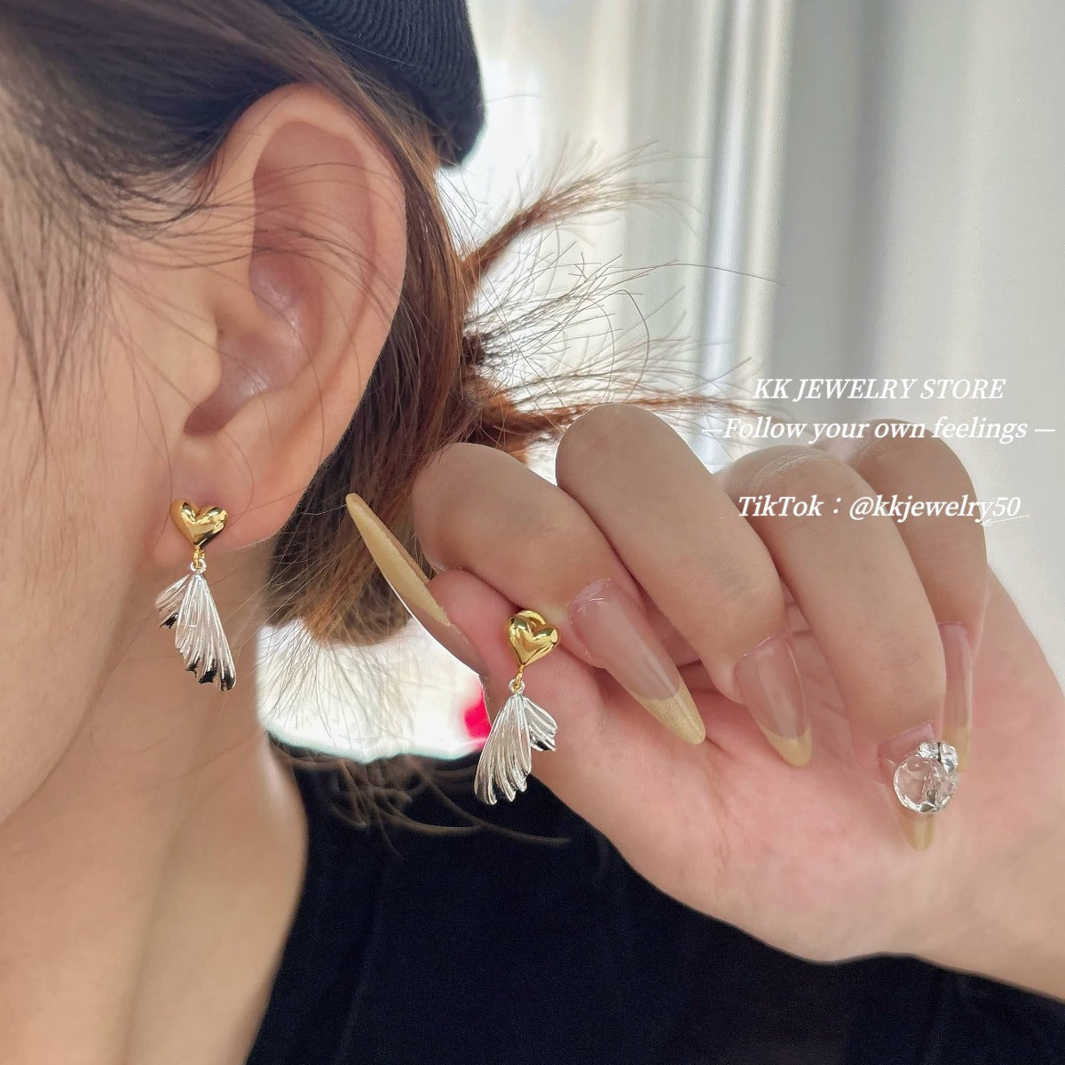 Premium love feather stud earrings