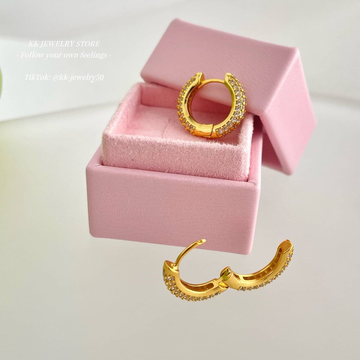 High color retention full diamond round earrings