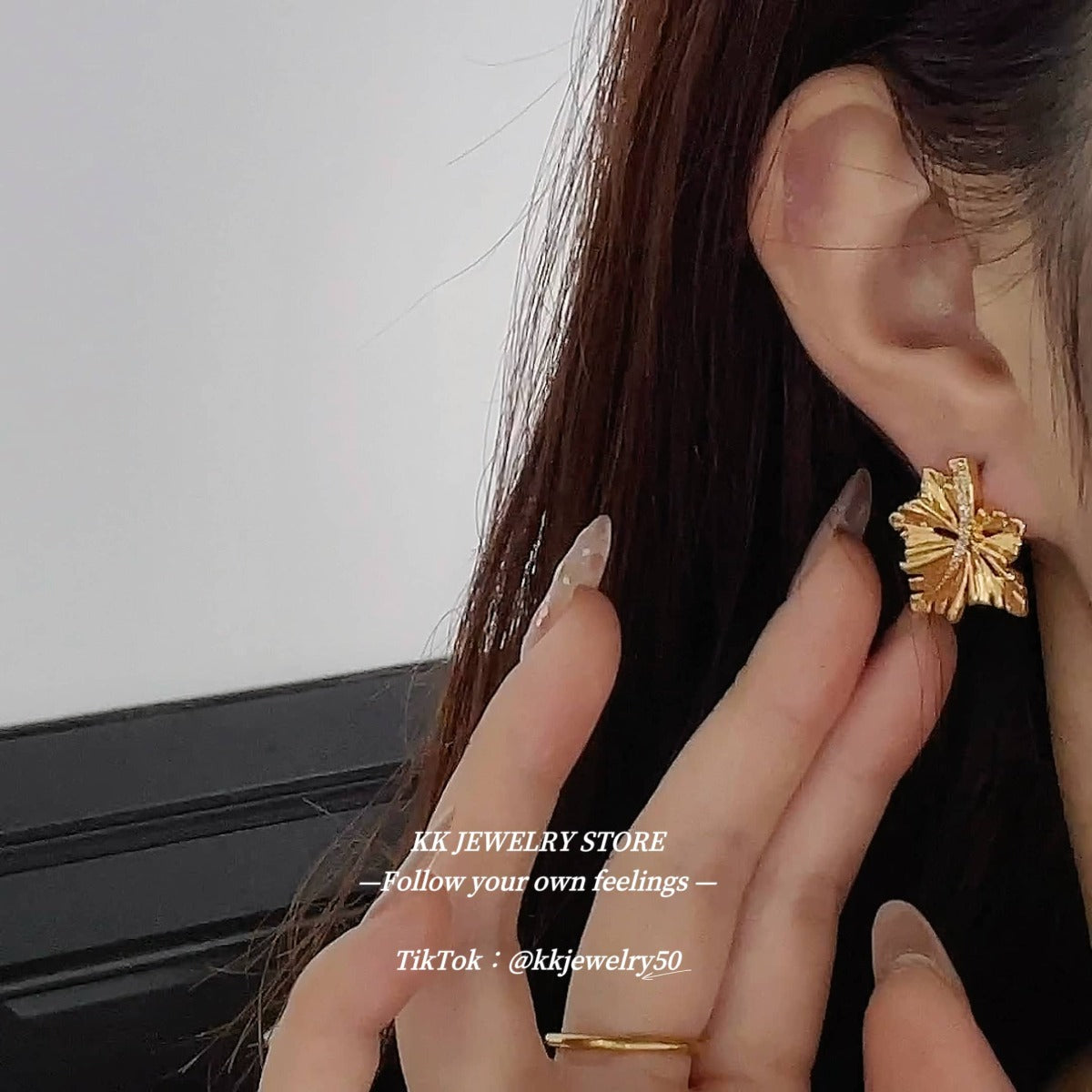 925 Silver Needle Atmospheric Maple Leaf Earrings