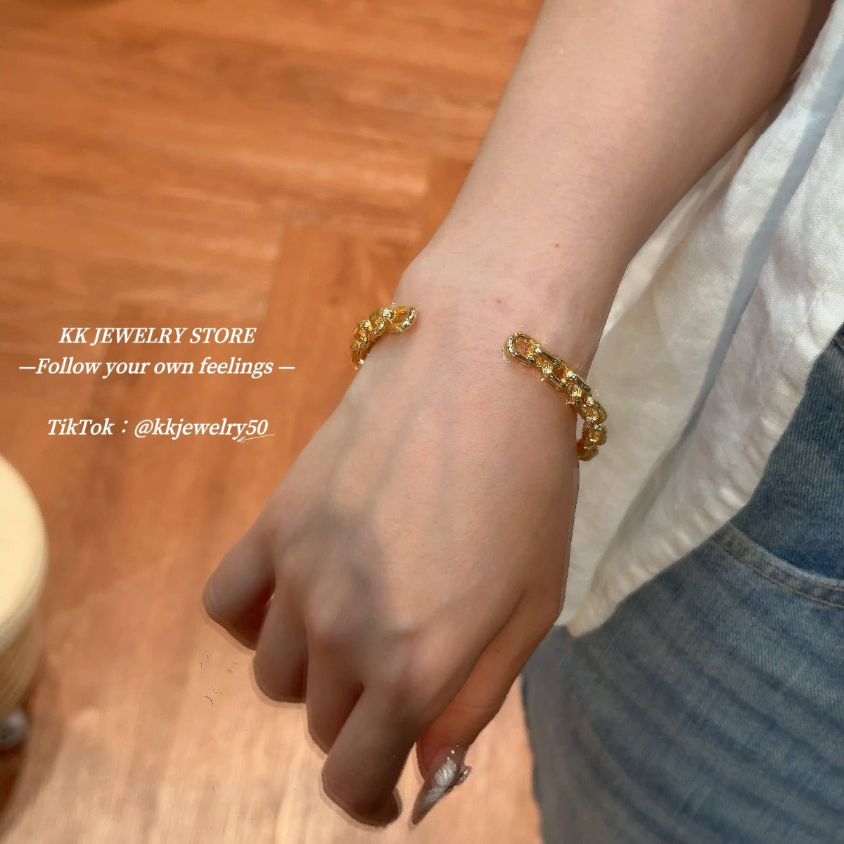 Chain opening bracelet high color retention