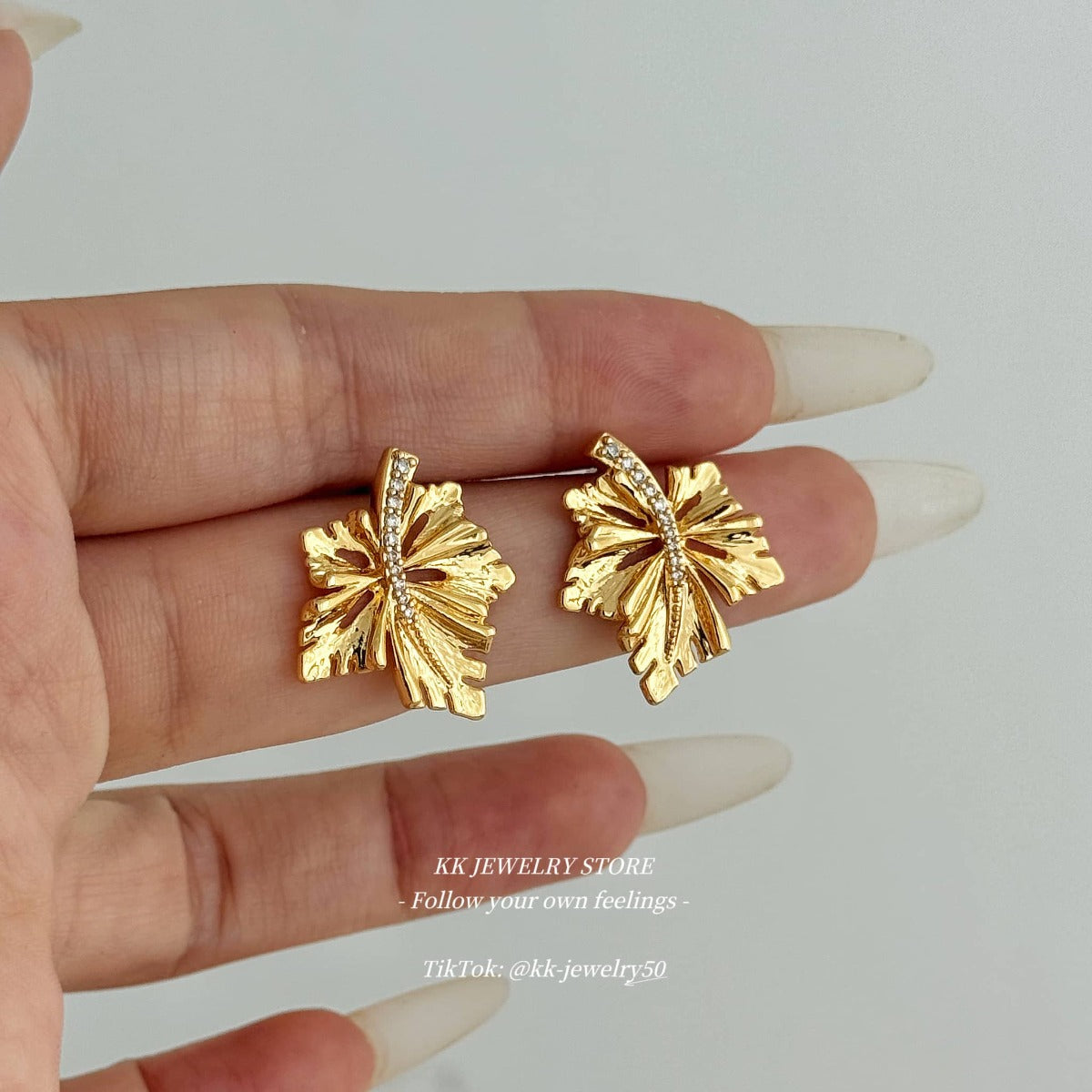 925 Silver Needle Atmospheric Maple Leaf Earrings