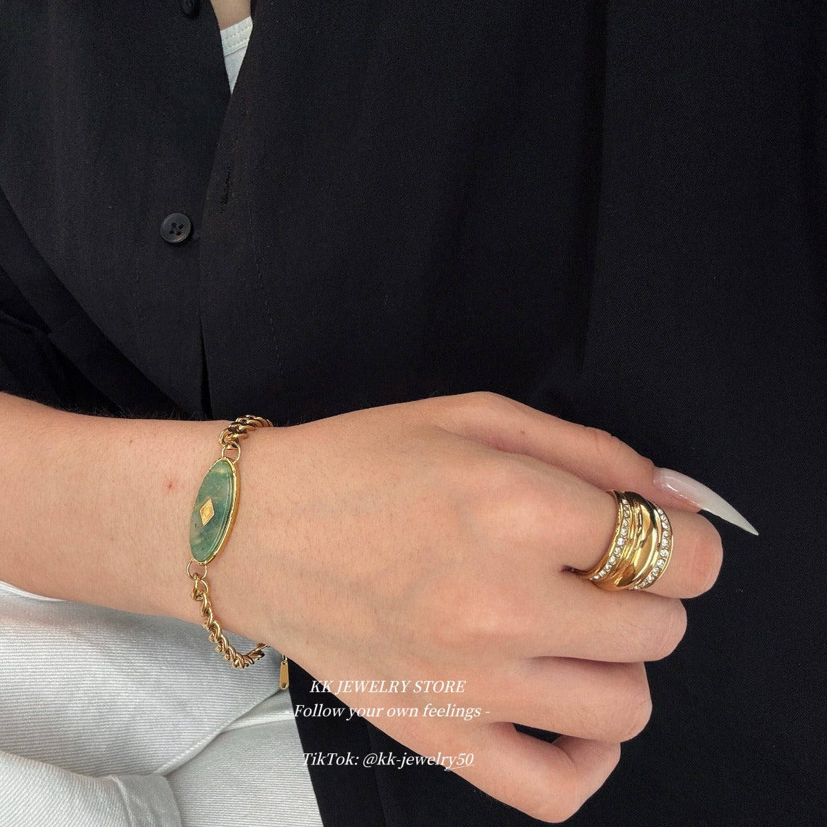 Exquisite Pearl Row Diamond Ring