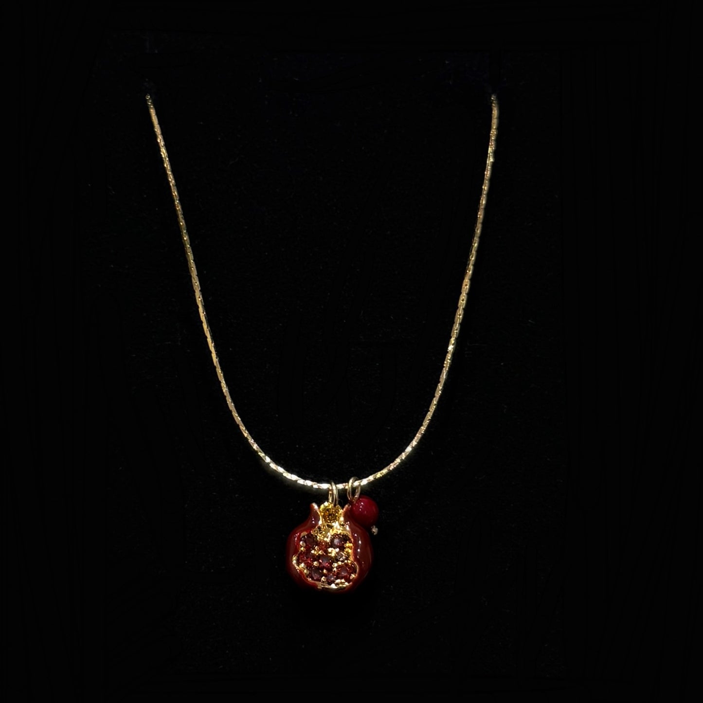 Pomegranate red bean diamond pendant necklace