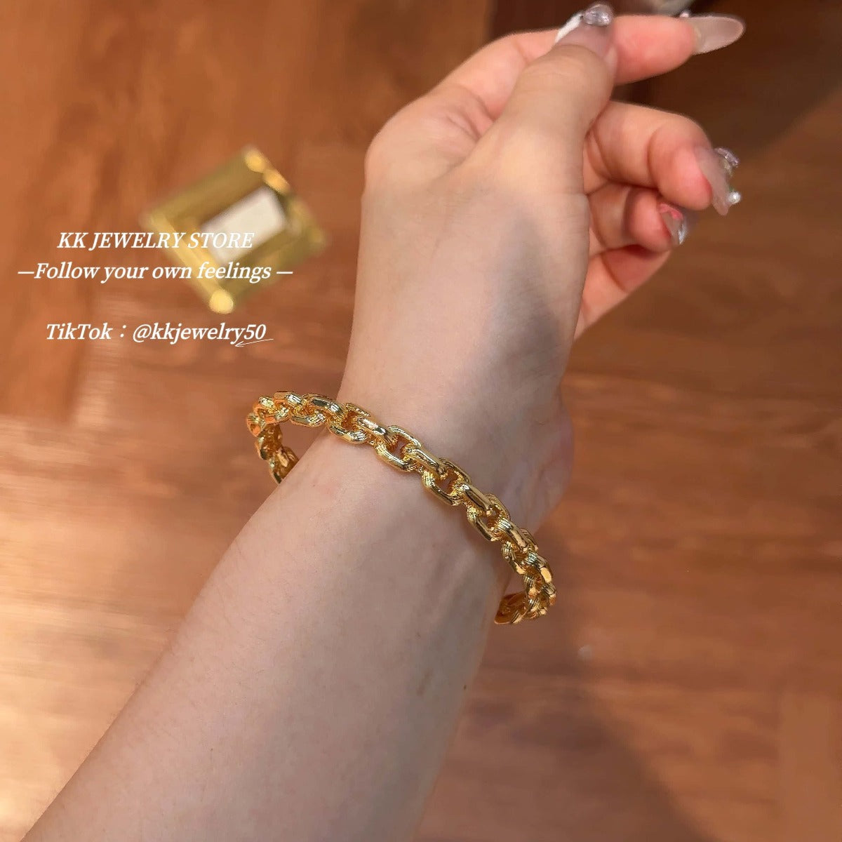 Chain opening bracelet high color retention