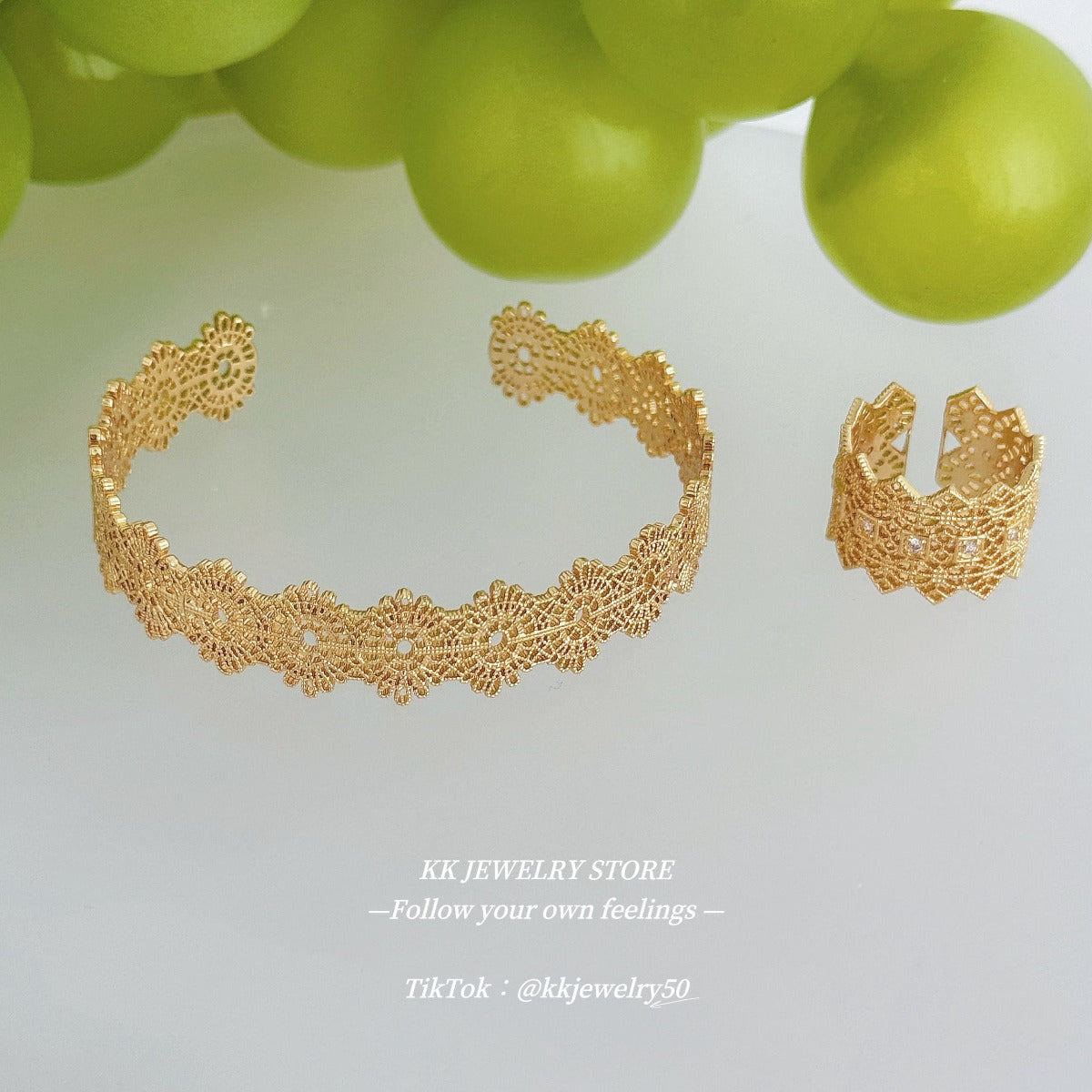 Court style crown ring hollow lace bracelet ring