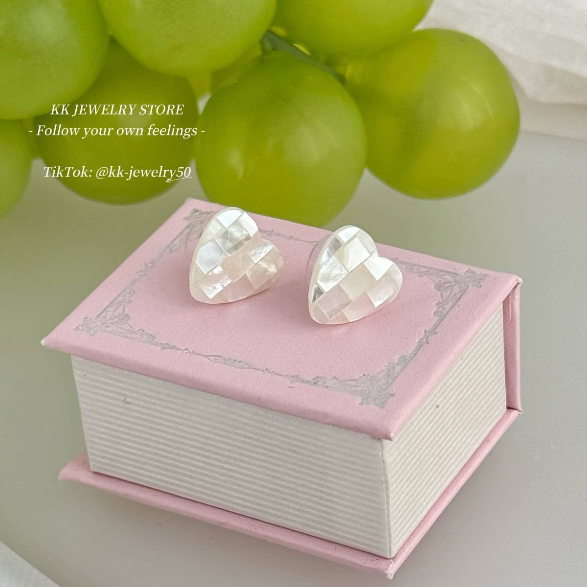 White Fritillary splicing love stud earrings