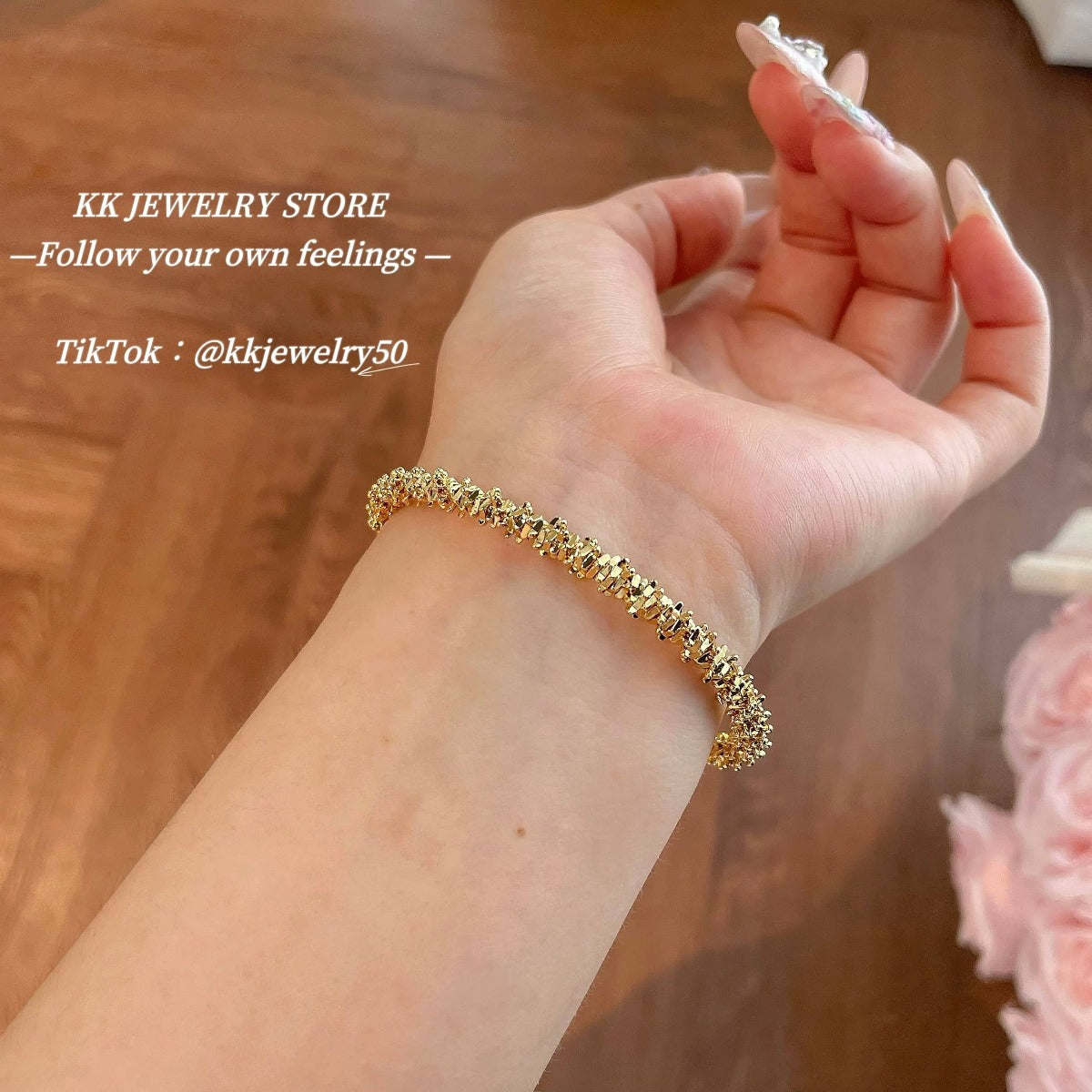 Sparkling small gravel opening bracelet