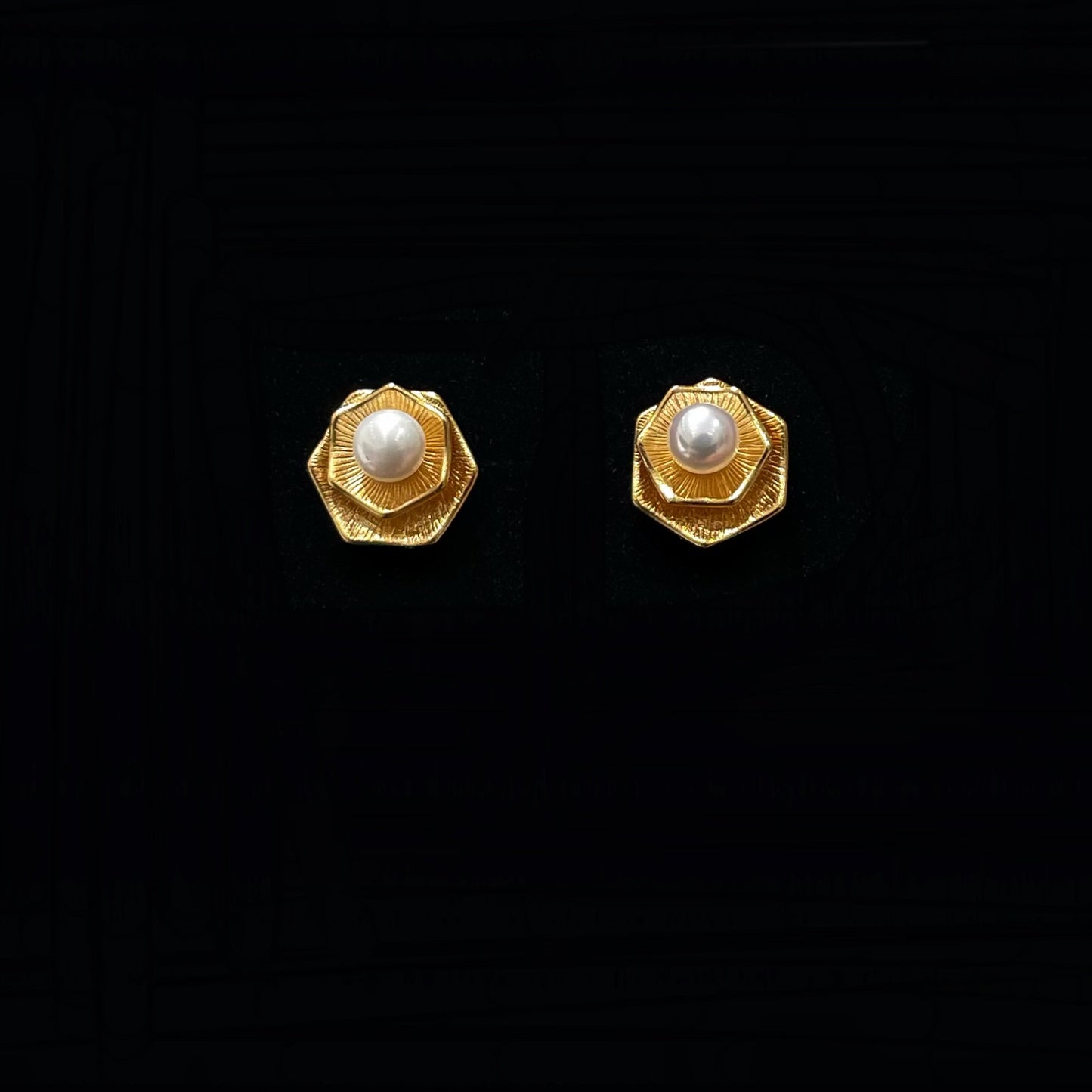 Natural pearl gold hexagonal petal stud earrings