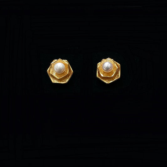 Natural pearl gold hexagonal petal stud earrings