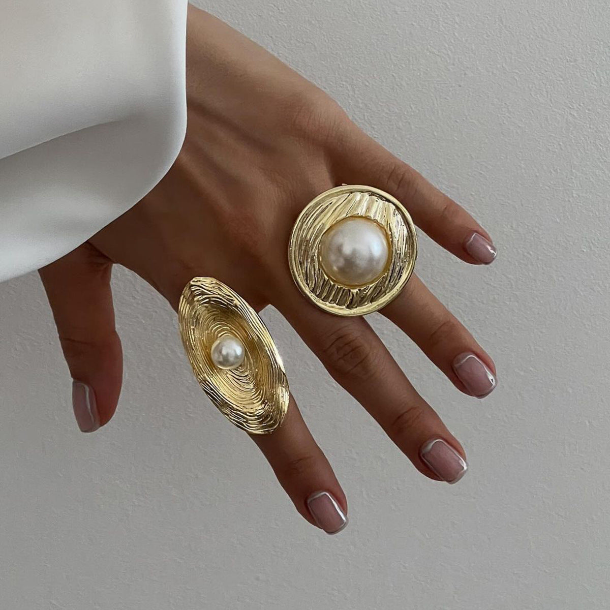 Exaggerated stainless steel pearl ring