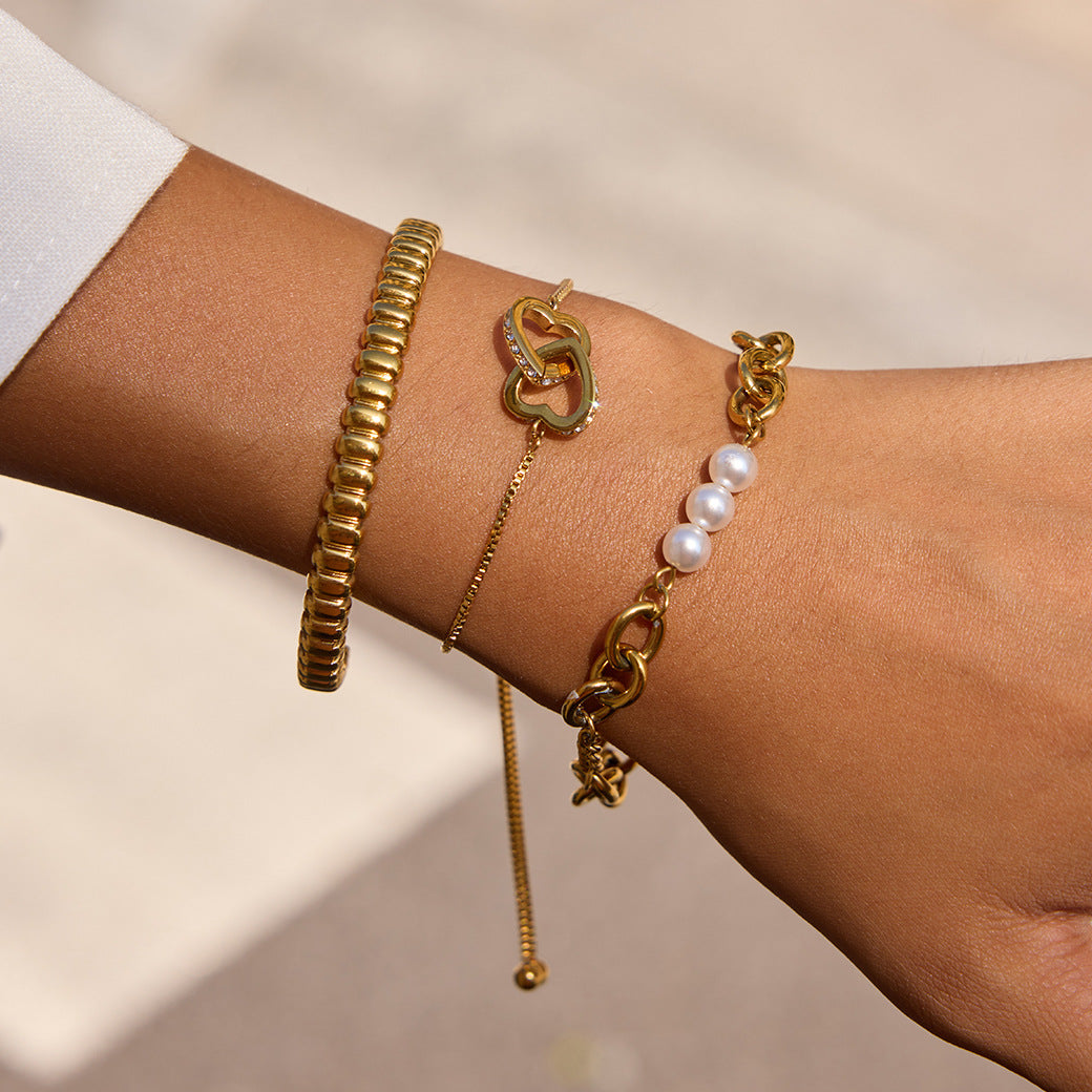 Stainless steel bracelet does not fade