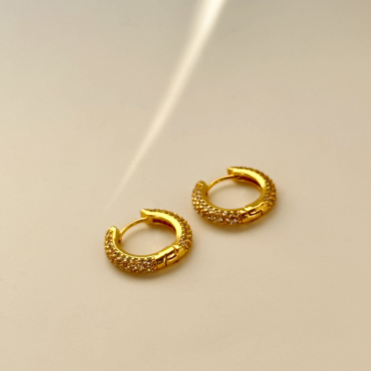 High color retention full diamond zircon round earrings