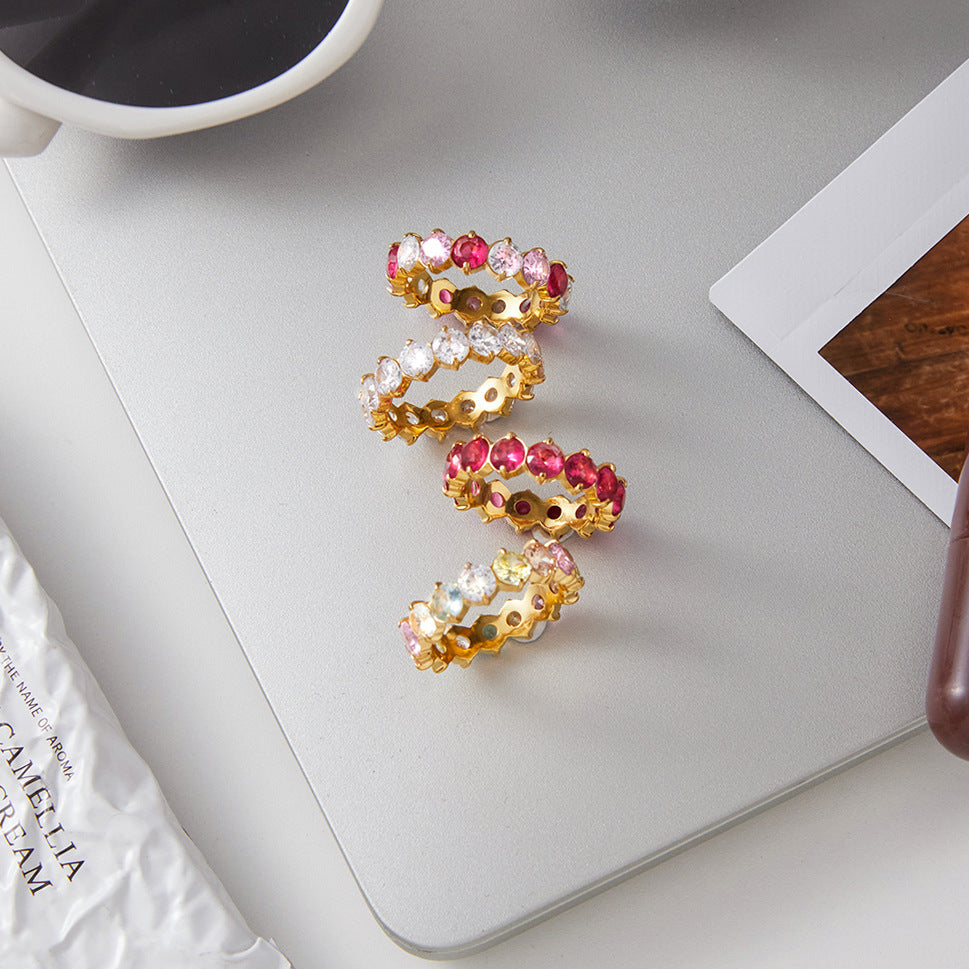 Titanium steel zircon ring does not fade.