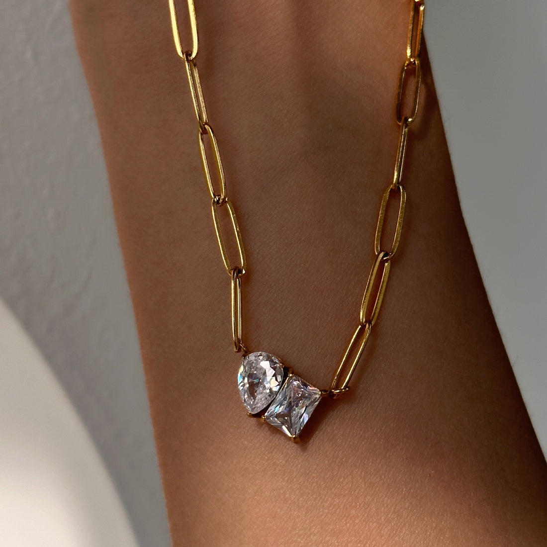 Pear-shaped square zircon necklace