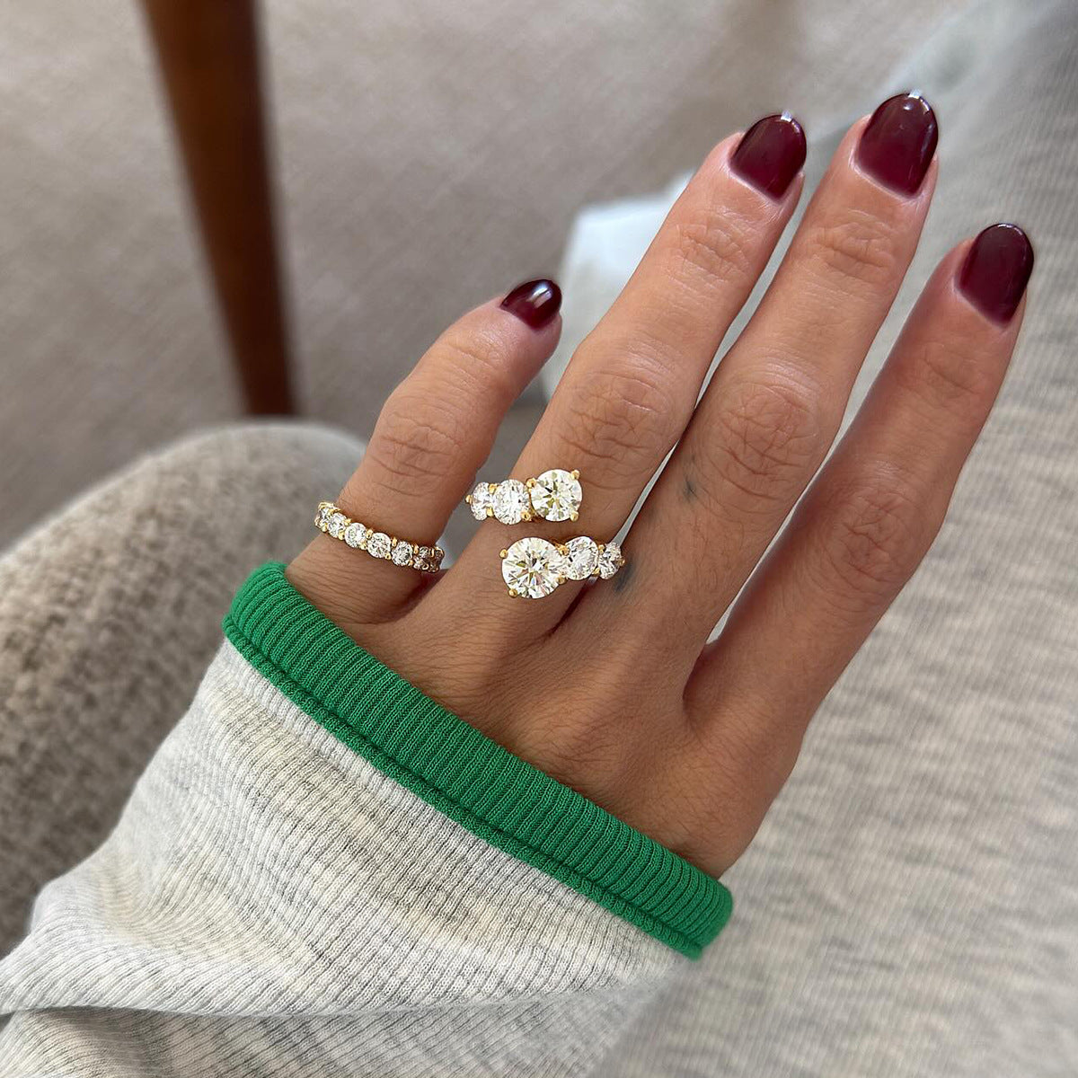 Titanium steel zircon ring does not fade