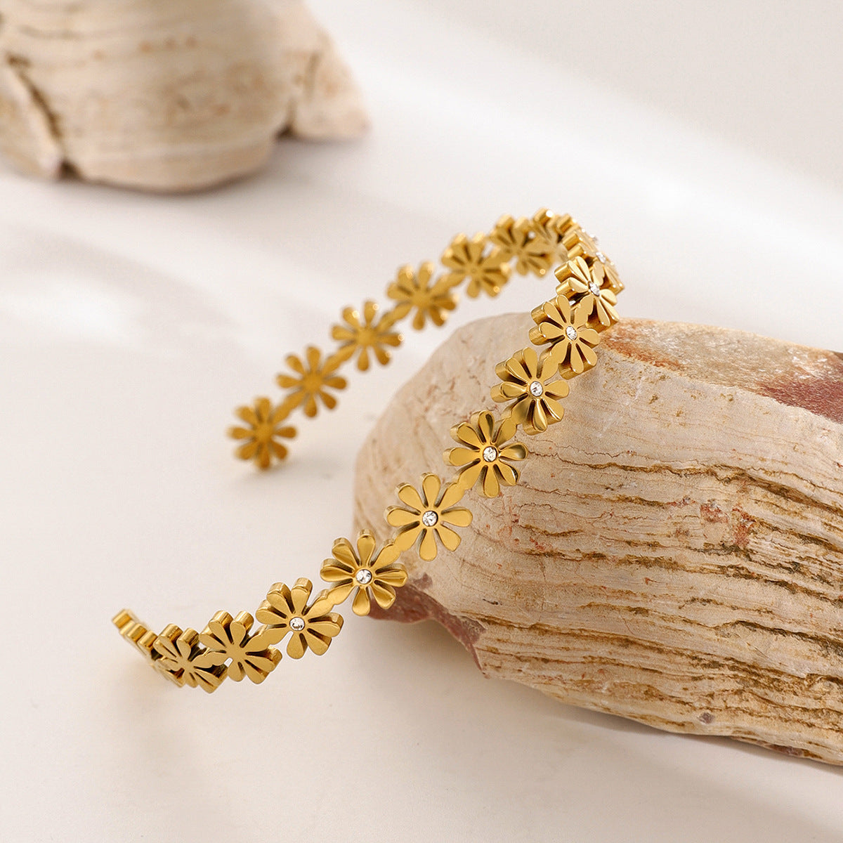 Stainless steel small daisy pearl opening bracelet