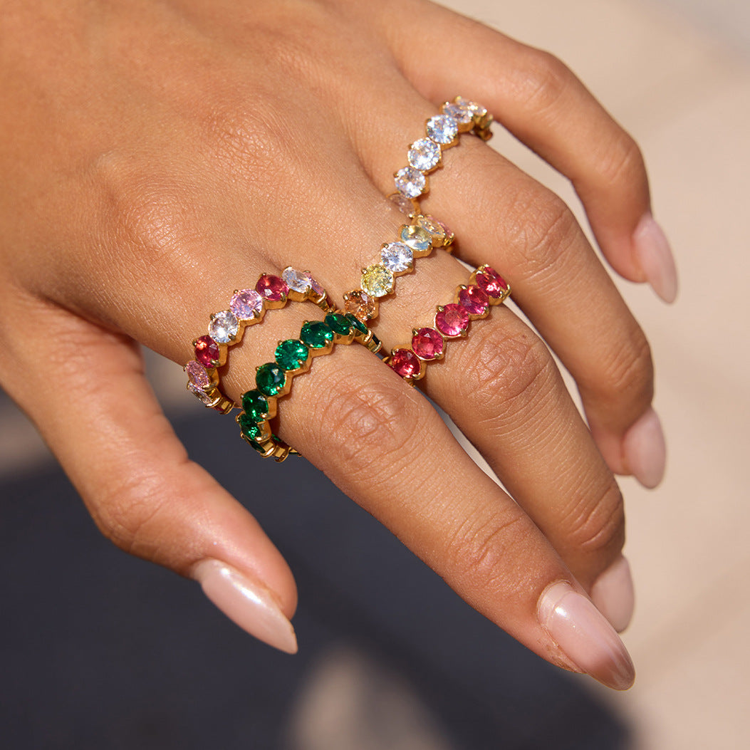 Titanium steel zircon ring does not fade.