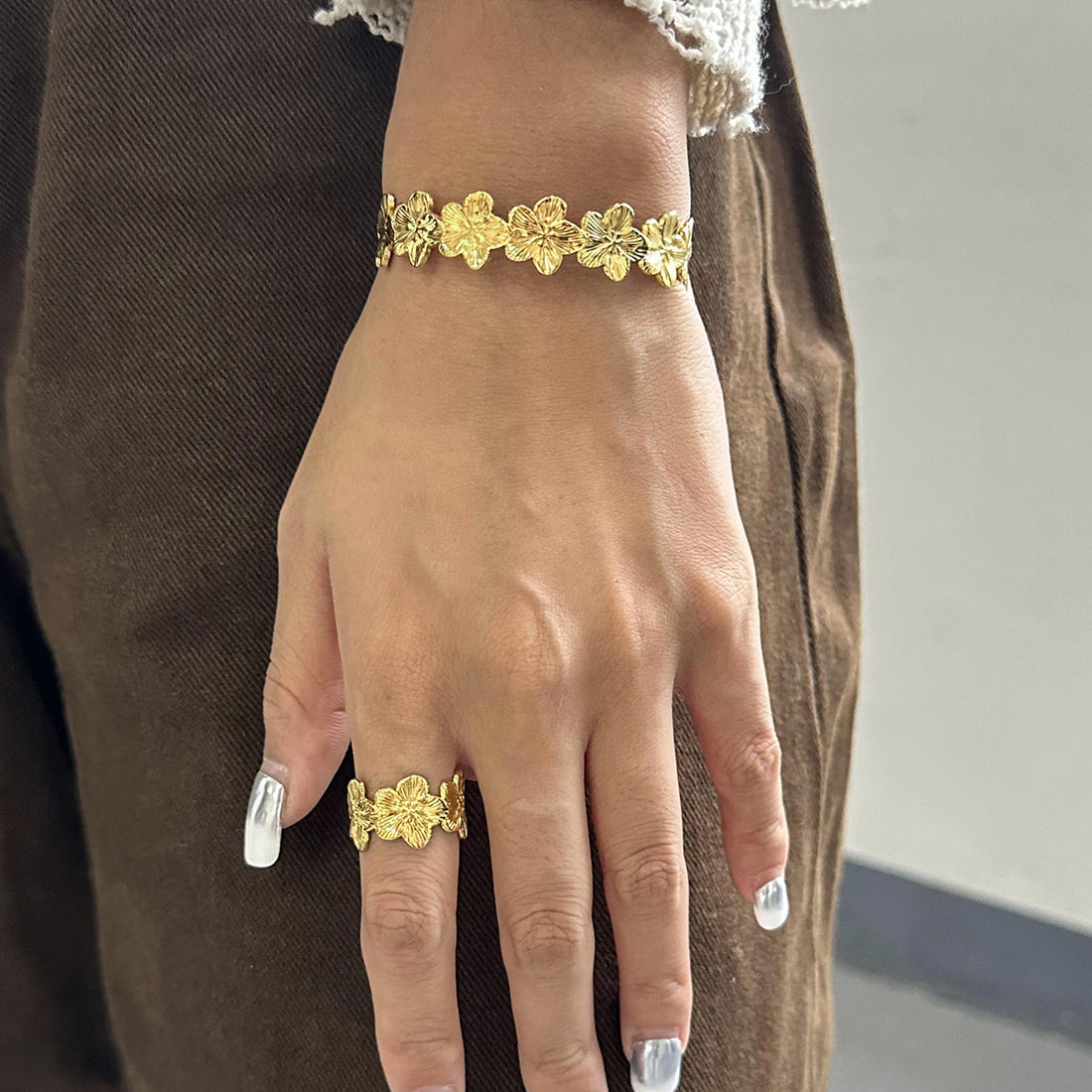 Stainless steel flower opening bracelet ring