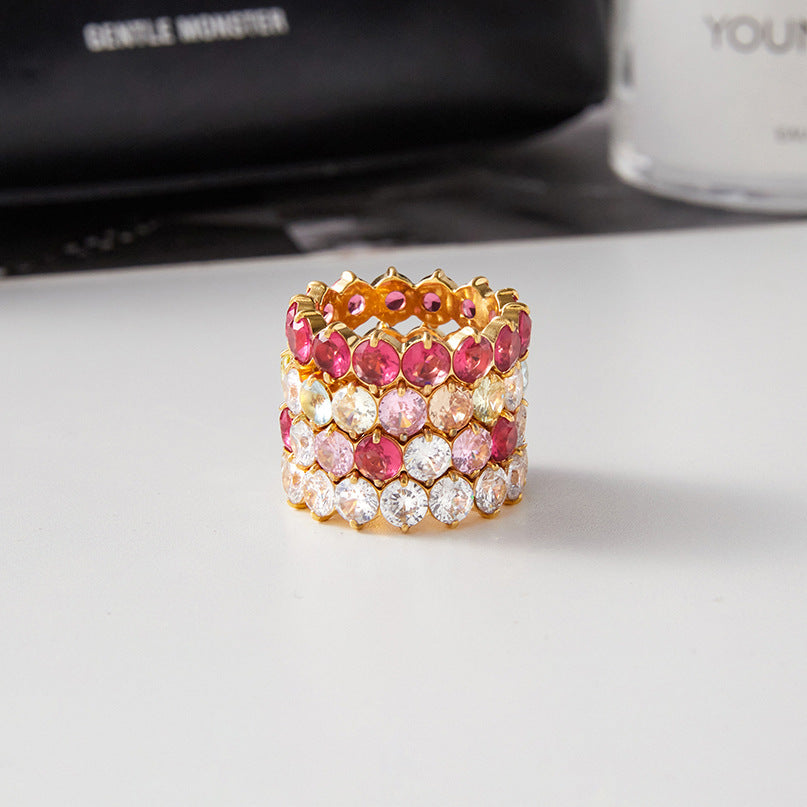 Titanium steel zircon ring does not fade.