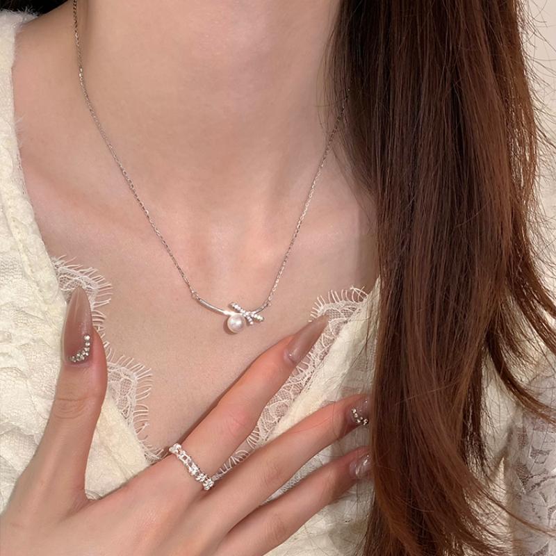 S925 Sterling Silver Freshwater Pearl Smile Necklace